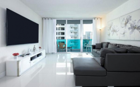 Beautiful 2 Bedroom Apartment on Hollywood Beach